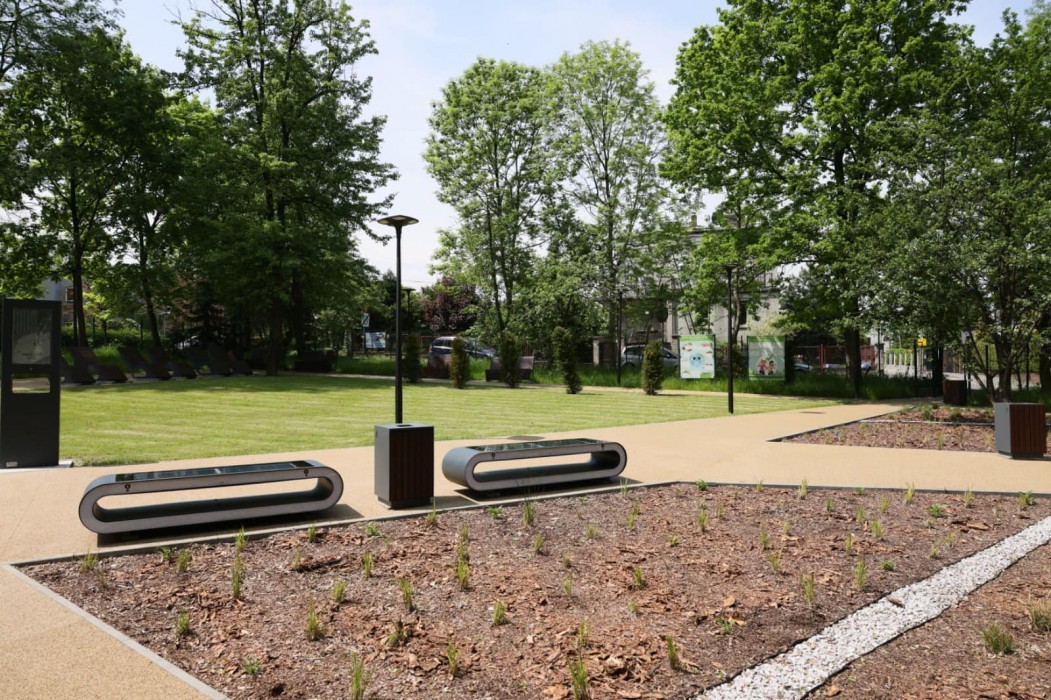 W Katowickim Centrum Onkologii otwarto zrewitalizowany park szpitalny