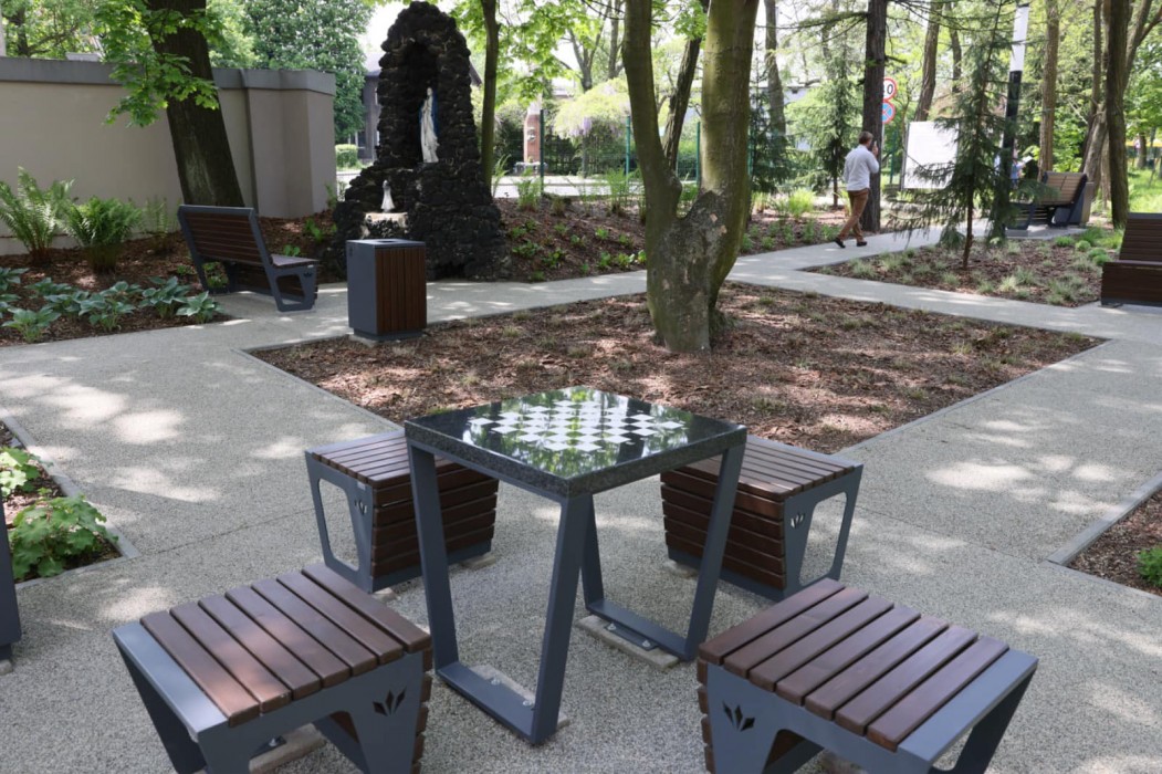 W Katowickim Centrum Onkologii otwarto zrewitalizowany park szpitalny
