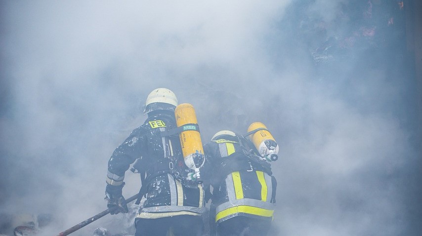 Pożar mieszkania przy ulicy 11 Listopada! Ewakuowano 12 osób