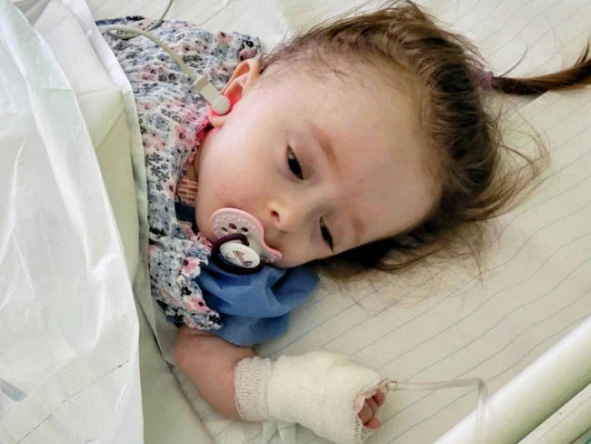 Zosia choruje na wrodzoną łamliwość kości. Uruchomiono zbiórkę na leczenie!