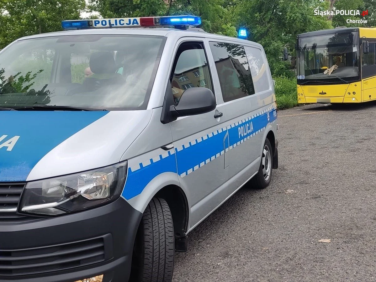 Chorzowscy policjanci kontrolowali autobusy miejskie. Zatrzymano 3 dowody rejestracyjne