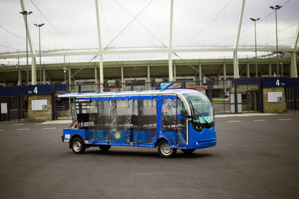 Podróż po Parku Śląskim busem elektrycznym. Dojeżdża też do Planetarium