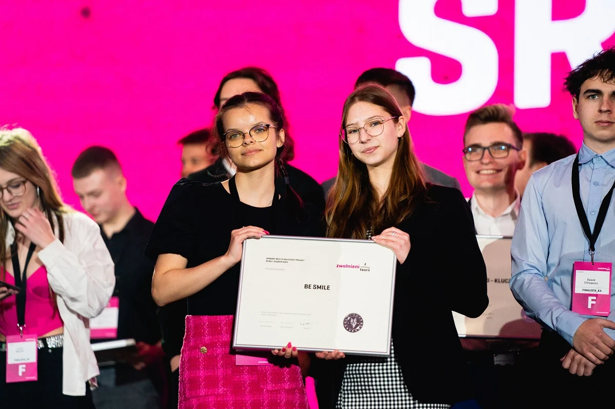 Uczennice Miarki wśród najlepszych w Polsce w olimpiadzie Zwolnieni z Teorii!