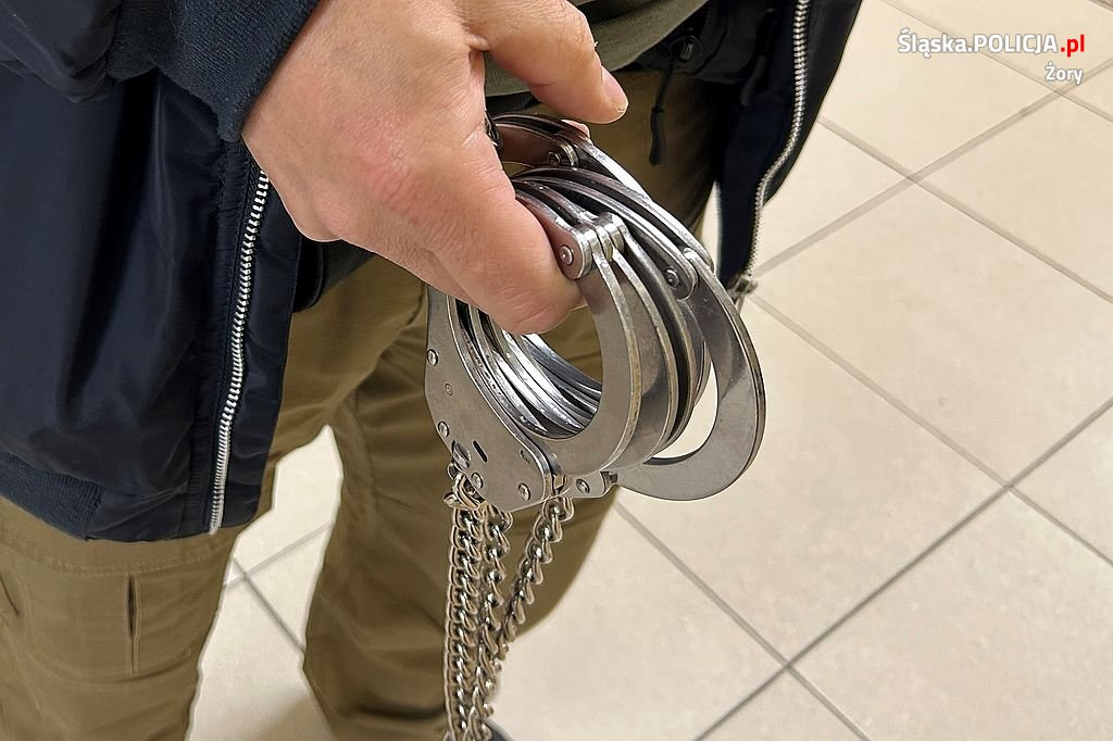 Żory. Poszukiwany listem gończym 37-latek udawał, że nie ma go w domu 