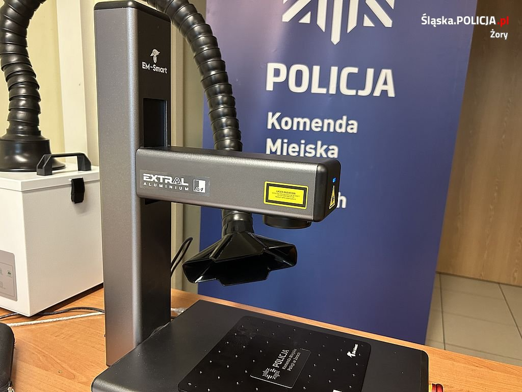 Policjanci otrzymali urządzenie do znakowania jednośladów