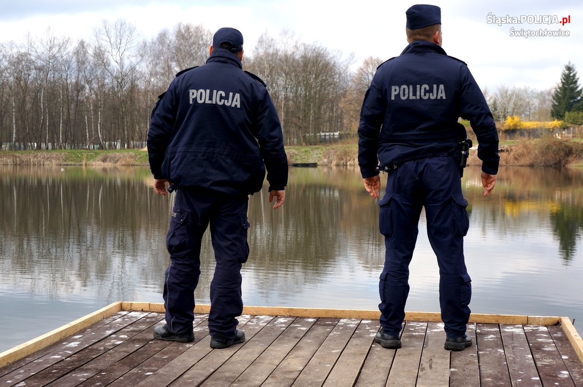 Świętochłowiccy policjanci kontrolują zbiorniki wodne i apelują o rozwagę