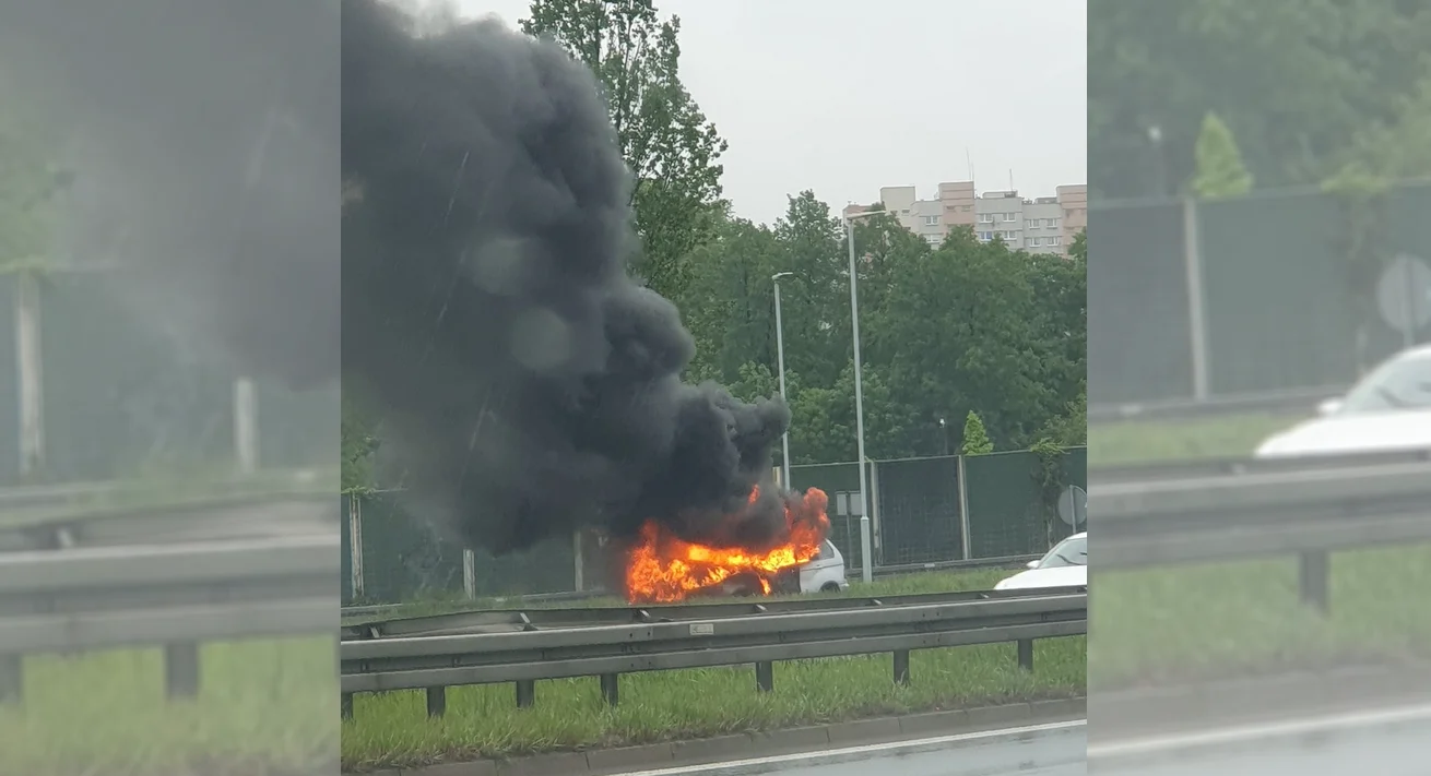 Pożar samochodu na DTŚ w Świętochłowicach. Doszło do zwarcia instalacji!