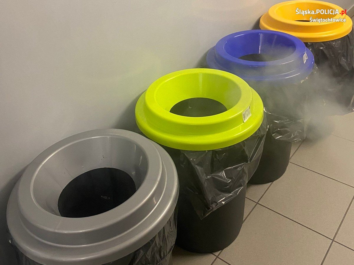 Ewakuacja komendy policji w Świętochłowicach. Strażacy przeprowadzali próbną akcję