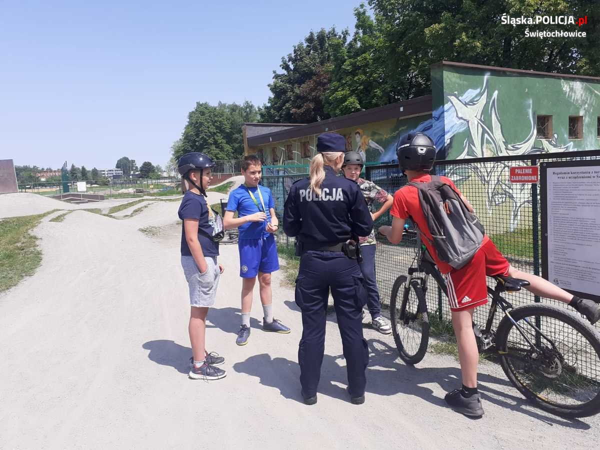 Bezpieczny skatepark i pumptrack. Policjanci sprawdzali bezpieczeństwo użytkowników
