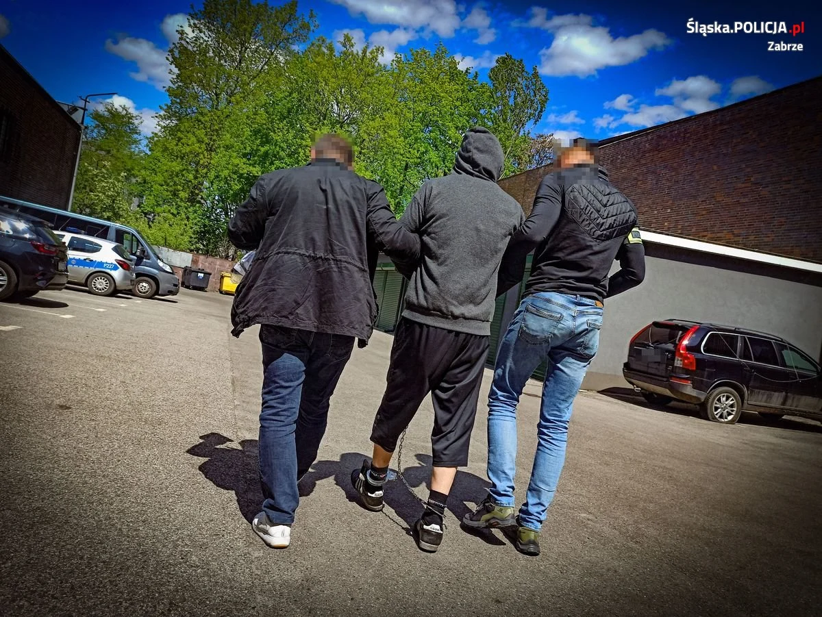 38-latek w mieszkaniu miał znaczne ilości narkotyków. Grozi mu do 10 lat więzienia! [FILM