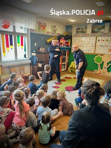 Dzielnicowi z zabrzańskiej dwójki odwiedzili przedszkolaków