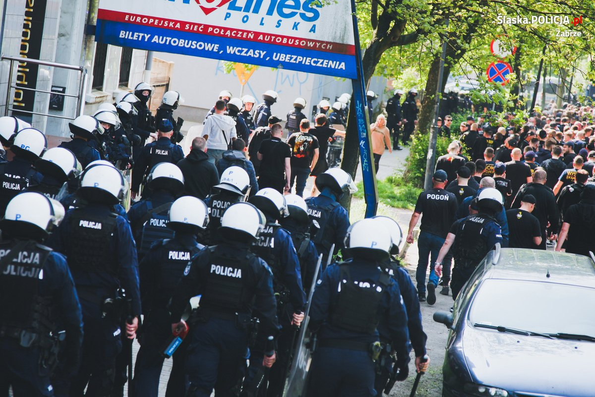 Górnik Zabrze zmierzył się z Pogonią Szczecin. Odpalono świece dymne! [ZDJĘCIA]