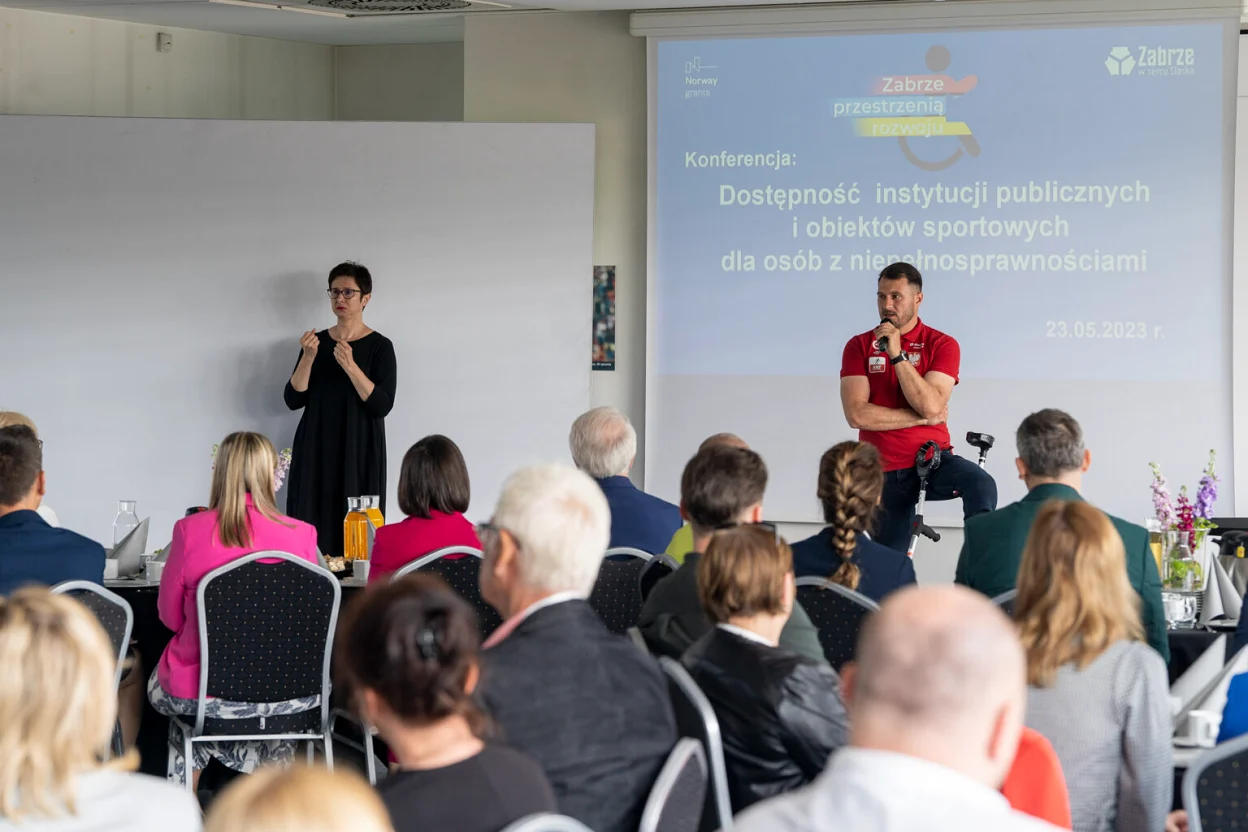 Konferencja nt. dostępności dla osób z niepełnosprawnościami na zabrzańskim stadionie