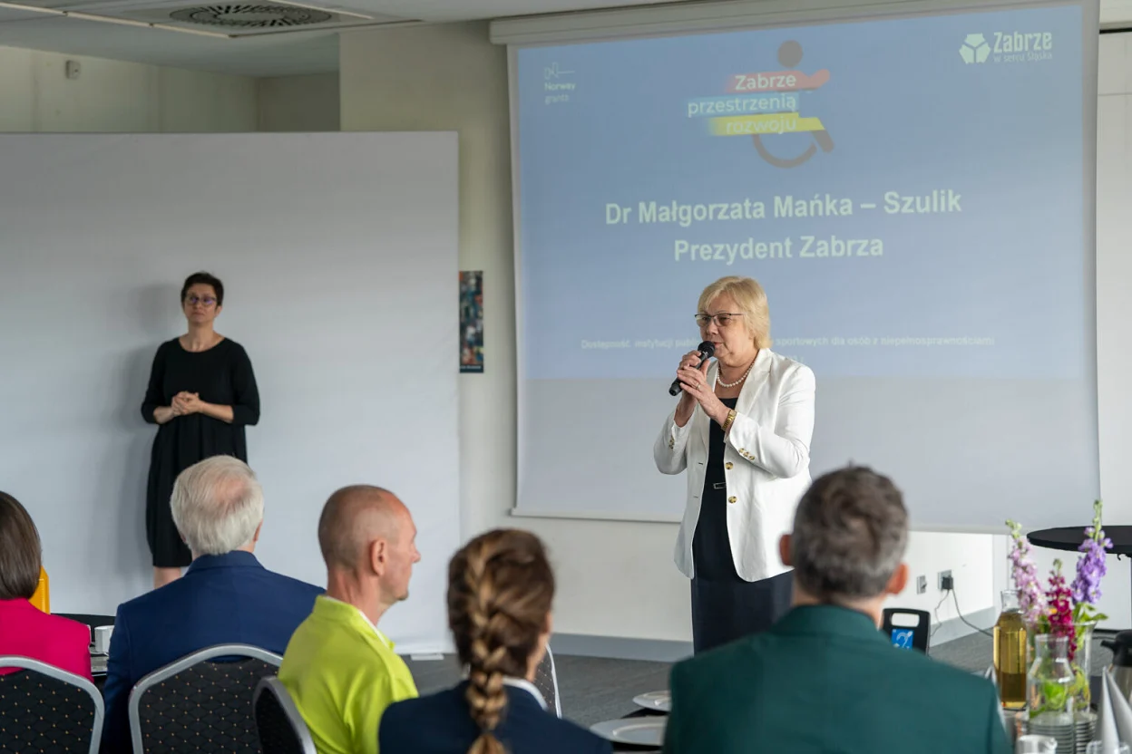 Konferencja nt. dostępności dla osób z niepełnosprawnościami na zabrzańskim stadionie