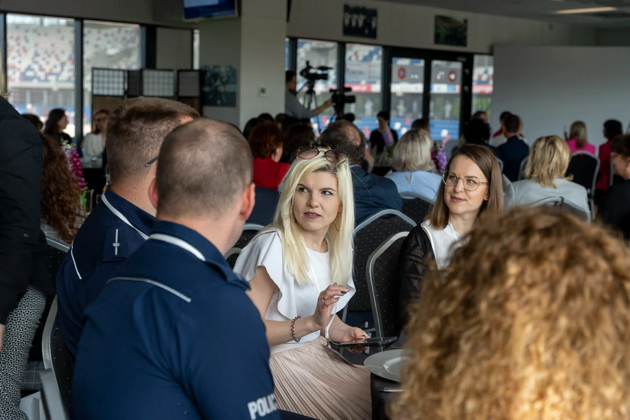 Konferencja nt. dostępności dla osób z niepełnosprawnościami na zabrzańskim stadionie