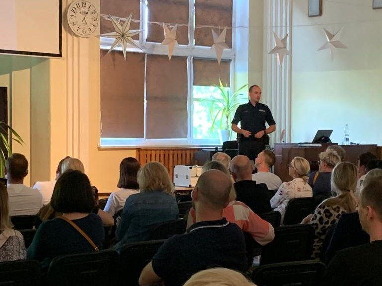 Zabrzański profilaktyk rozmawiał z rodzicami o narkotykach i dopalaczach