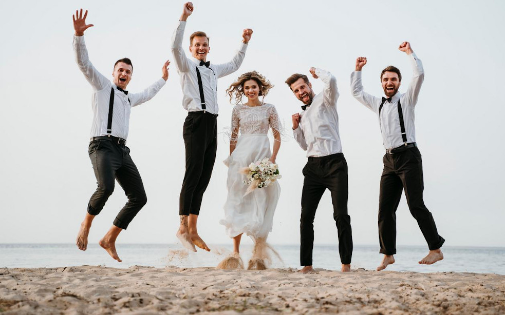 Czy chinosy męskie sprawdzą się na wesele? Jak wystylizować je na specjalne okazje?