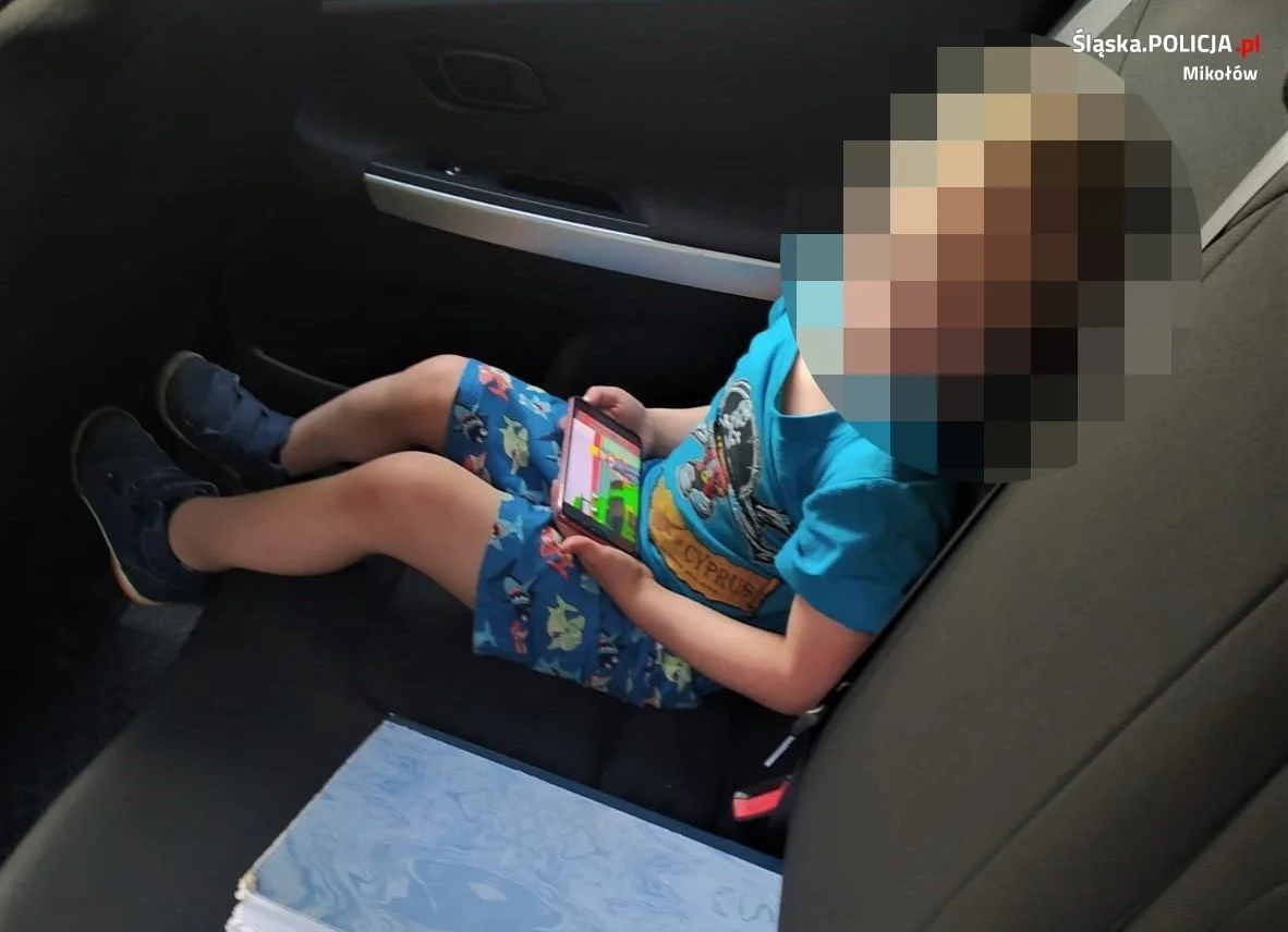 Mikołów: Czterolatek jeździł hulajnogą bez opieki! Pijany ojciec nie zauważył jego wyjścia z mieszkania!