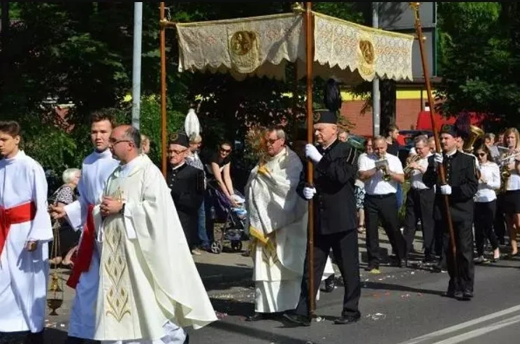 Procesje Bożego Ciała w Rudzie Śląskiej. Sprawdź, o której wyruszą i którędy przejdą!