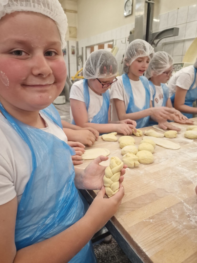 Mali rudzianie w piekarni 3