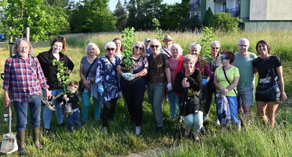 Mieszkańcy wspólnie sadzili rośliny na Bykowinie!