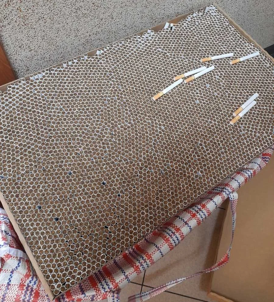 Rudzianin ukrywał w samochodzie 220 tysięcy sztuk "lewych" papierosów