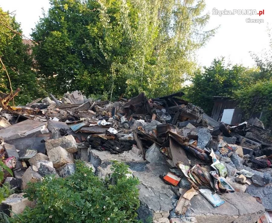 Pożar pustostanu w Zebrzydowicach. Nie żyją dwie osoby!