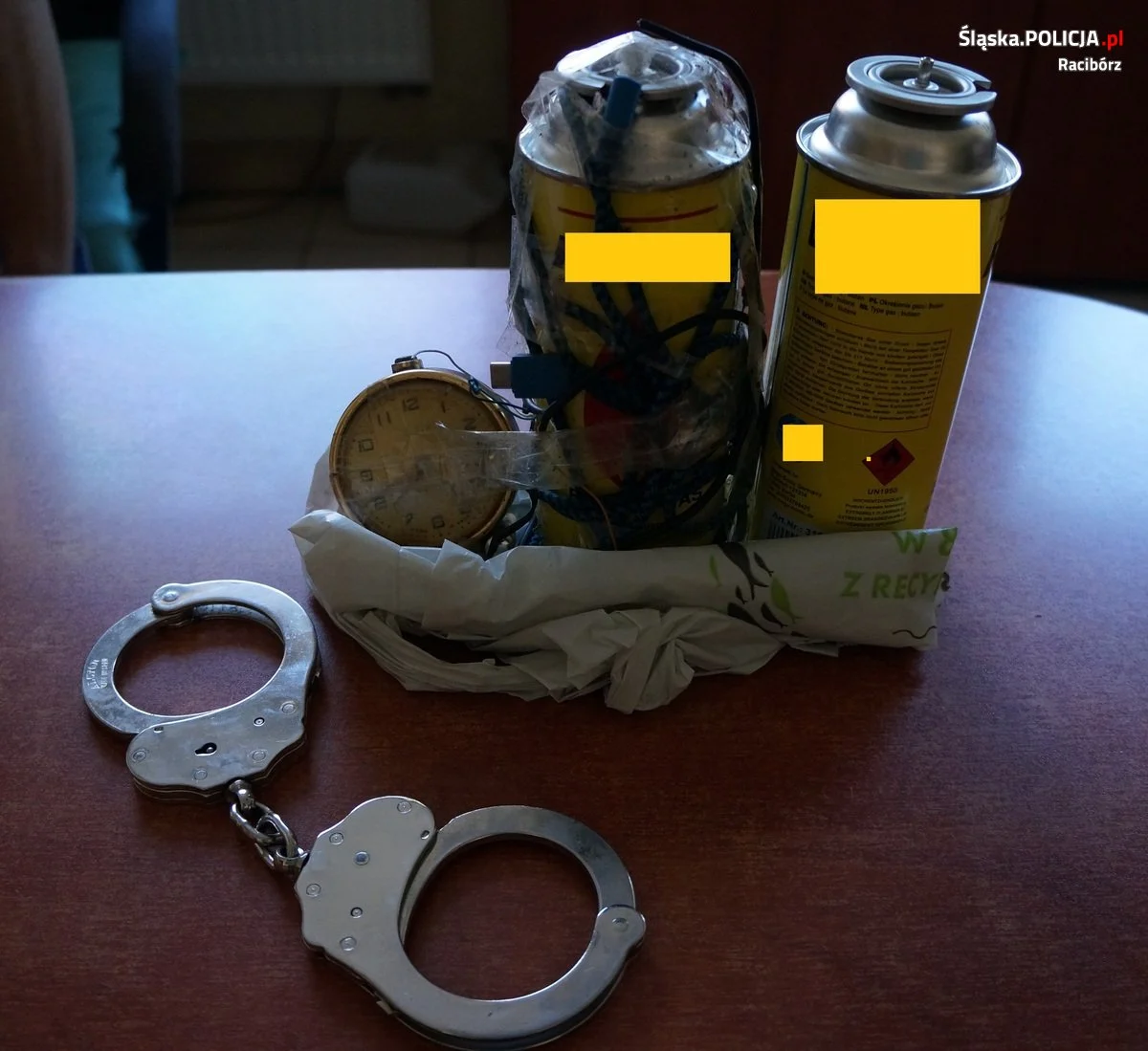 29-latek chciał zrobić żart? Miał atrapę bomby!