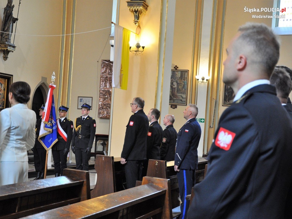 Powiatowe Obchody Dnia Strażaka z udziałem szefa wodzisławskich policjantów