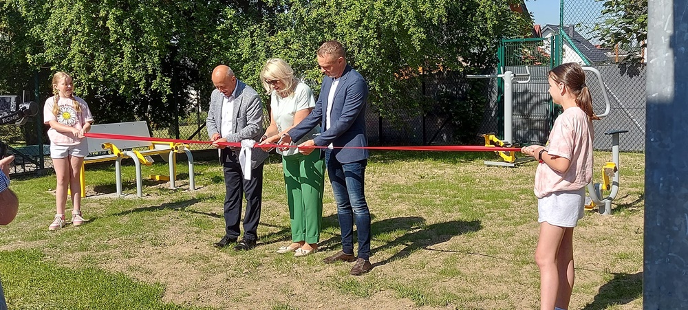 Otwarcie siłowni zewnętrznej w SP nr 2 w Łaziskach Górnych. Zobacz relację z wydarzenia!