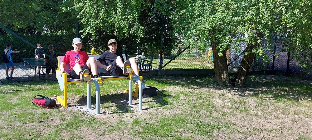 Otwarcie siłowni zewnętrznej w SP nr 2 w Łaziskach Górnych. Zobacz relację z wydarzenia!