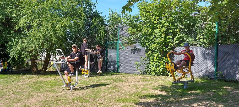 Otwarcie siłowni zewnętrznej w SP nr 2 w Łaziskach Górnych. Zobacz relację z wydarzenia!