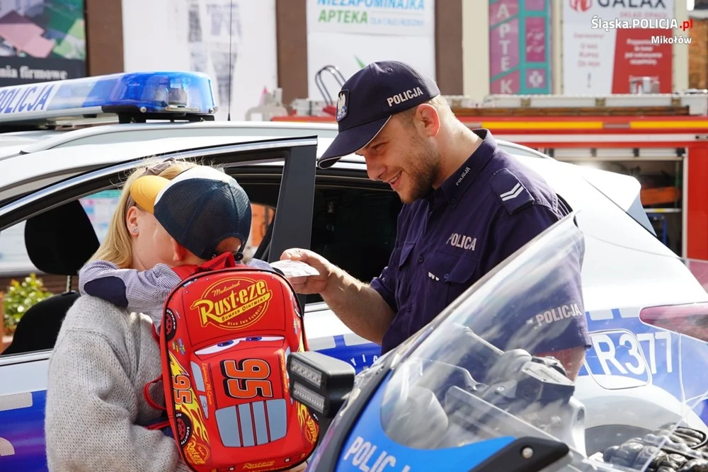 Pokaz policyjnego sprzętu podczas gali konkursu w Łaziskach Górnych. Zobacz więcej!