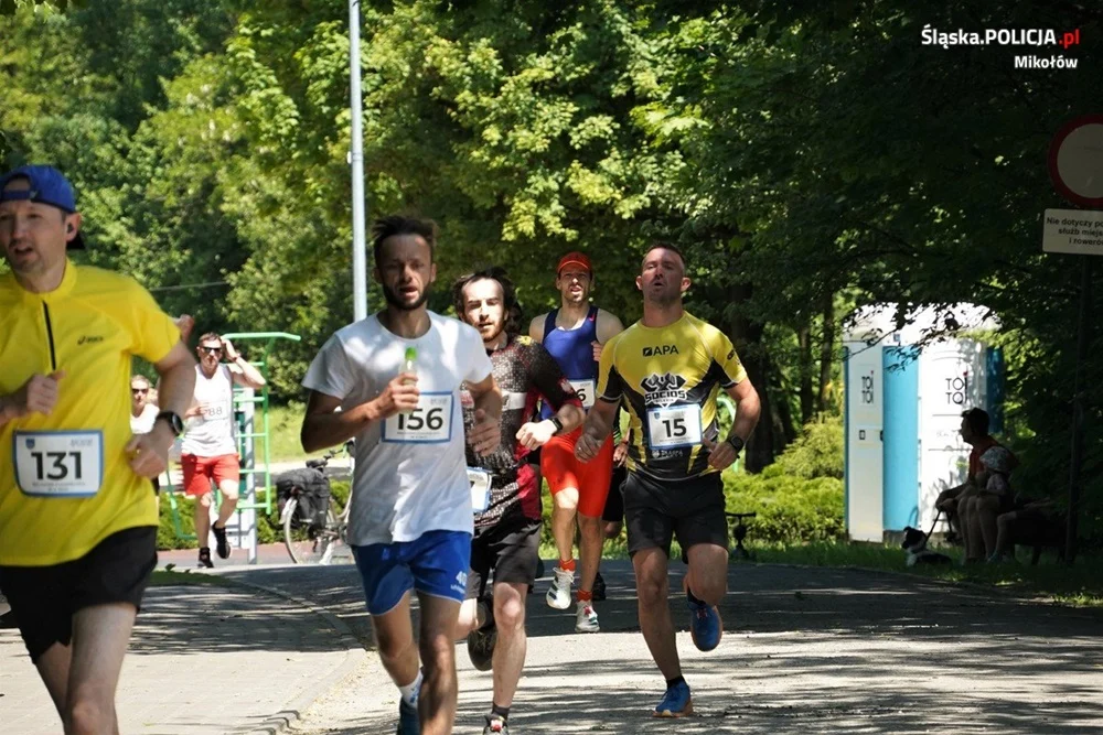 Zabezpieczenie XIV edycji biegu ulicznego o Łaziskie Liście przez policjantów