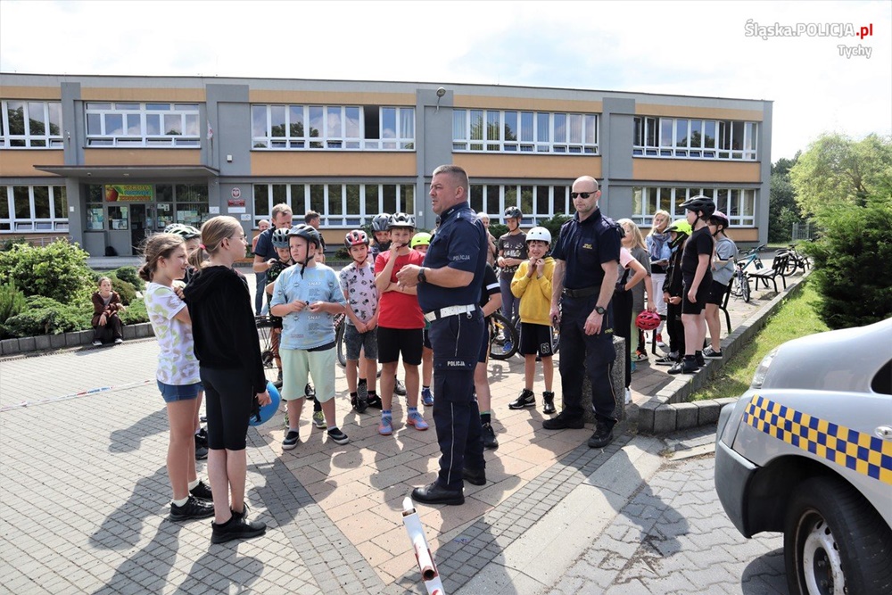 Uczniowie SP nr 36 zdobyli kartę rowerową. Egzamin z tyską policją