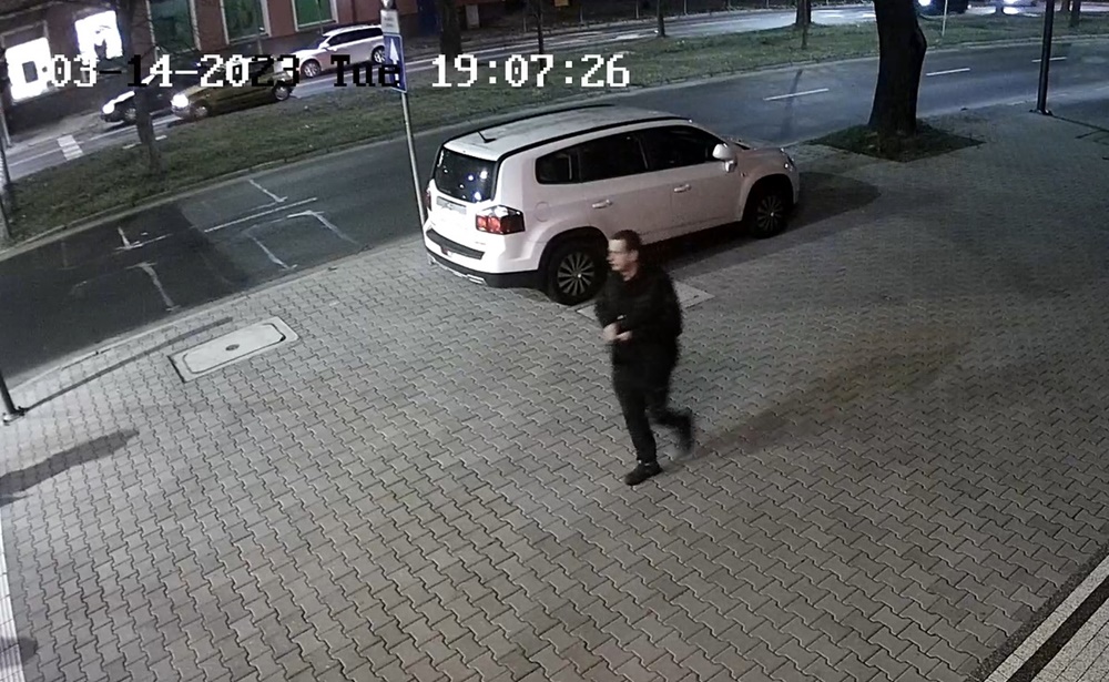 Kradzież w włamaniem w Tychach. Poznajesz tego mężczyznę?