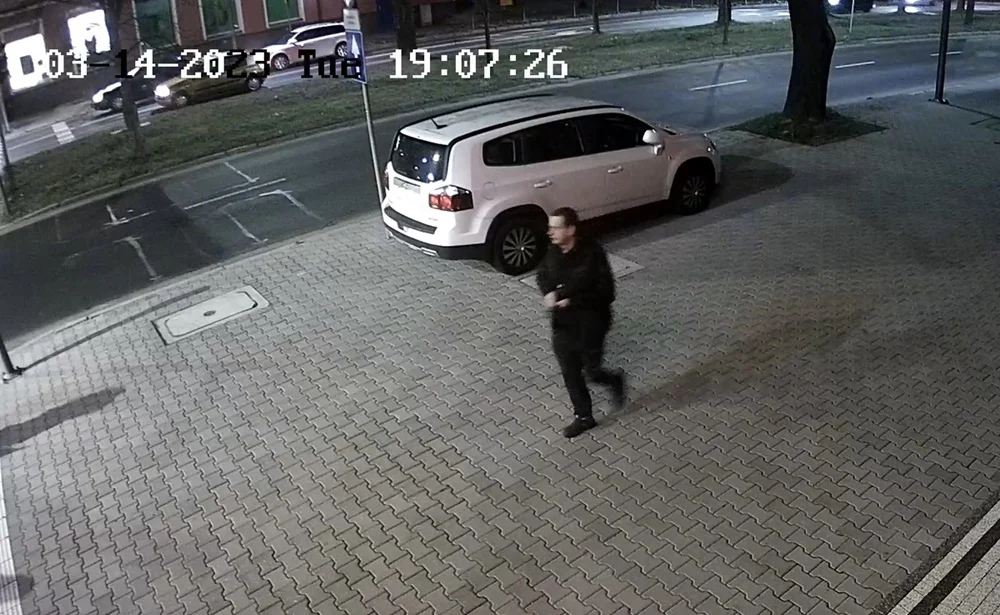 Kradzież w włamaniem w Tychach. Poznajesz tego mężczyznę?