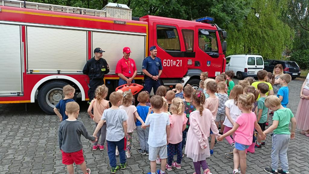 "Kręci mnie bezpieczeństwo nad wodą". Policjanci, strażacy i ratownicy wodni w akcji