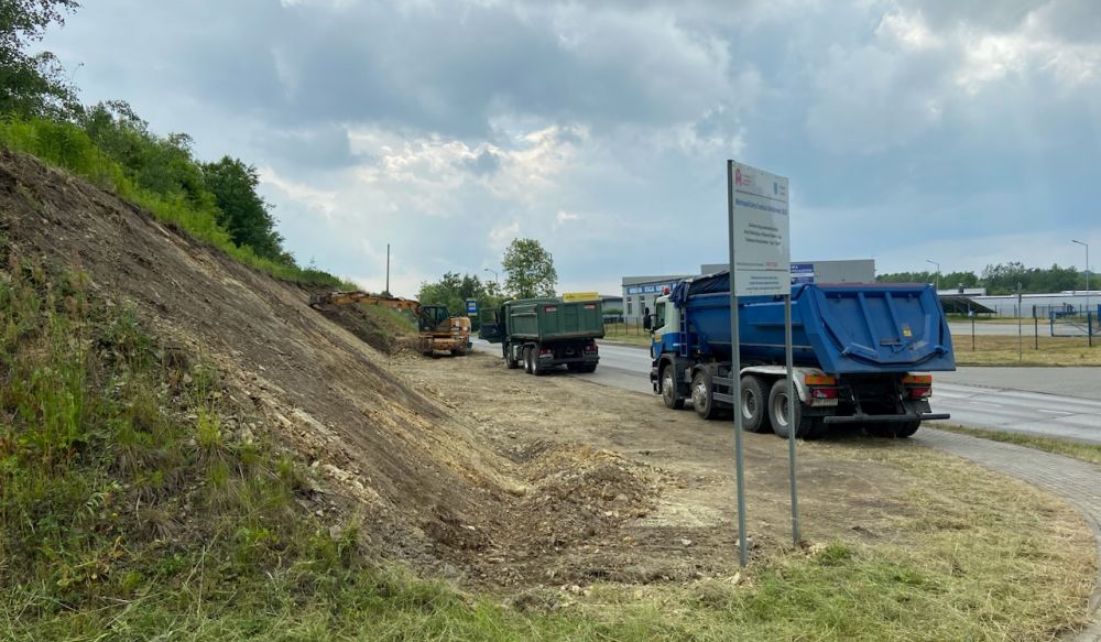 Bezpieczne połączenie pieszo-rowerowe na DW-911 w Piekarach Śląskich