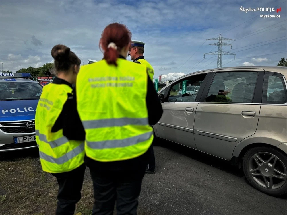 Uczniowie klas mundurowych we wspólnym patrolu z mysłowicką drogówką