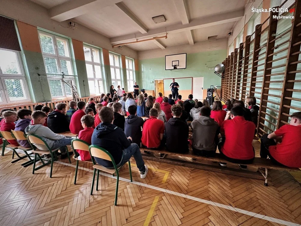 Mysłowicki profilaktyk odwiedza szkoły przed nadchodzącymi wakacjami