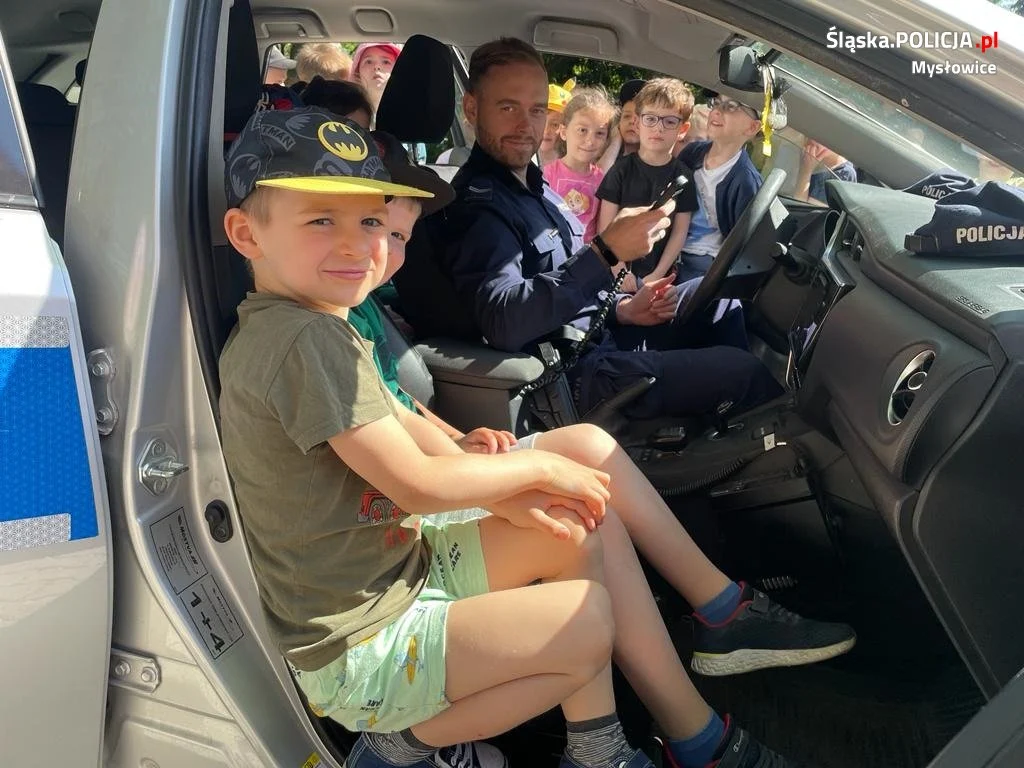 Mysłowiccy policjanci edukują w sprawie bezpieczeństwa w okresie wakacji