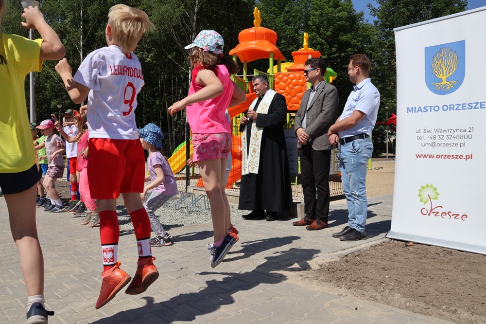 Nowy plac zabaw w Orzeszu otwarty!