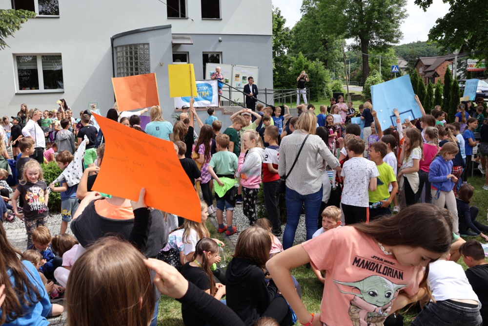 Czytanie z biblioteką w Orzeszu. Zobacz, co się działo!