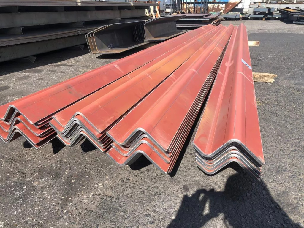 Prostowanie blachy - kiedy i dlaczego się je stosuje?