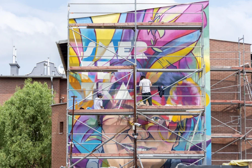 Mural Smerfetki na finiszu