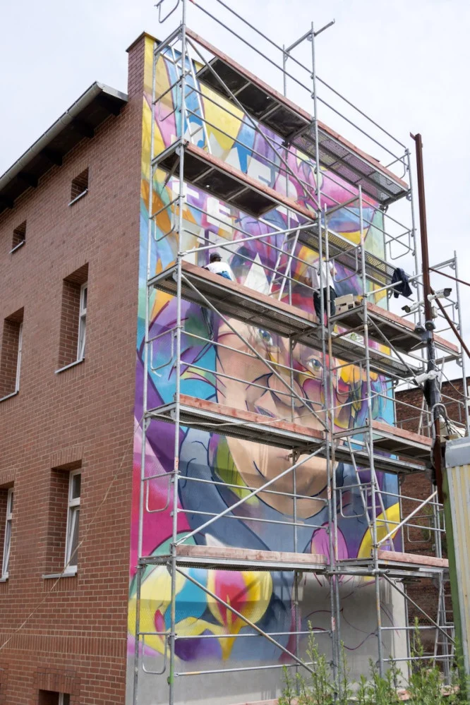 Mural Smerfetki na finiszu