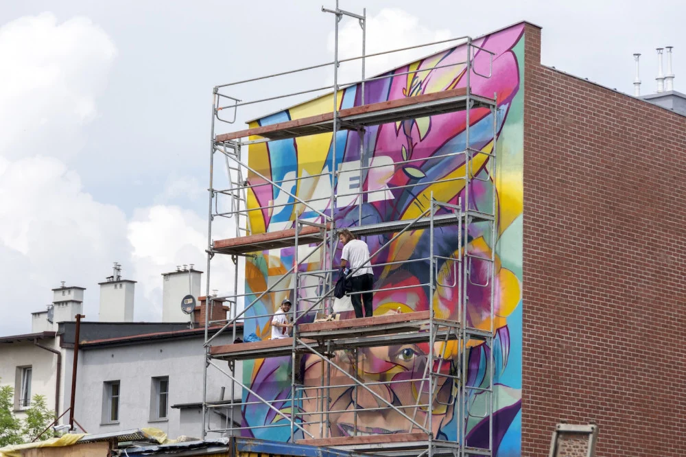 Mural Smerfetki na finiszu