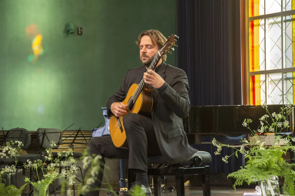 Solowo i kameralnie na gitarze. Koncert "Przyjaciele dla Kuby" za nami