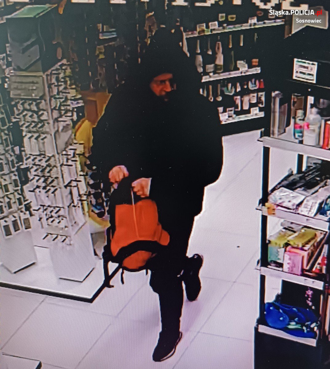 Kradzież perfum w Sosnowcu. Poznajesz tego mężczyznę?